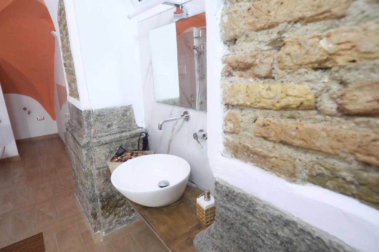 L'Antico Borgo Angioino Apartment Наполи Екстериор снимка